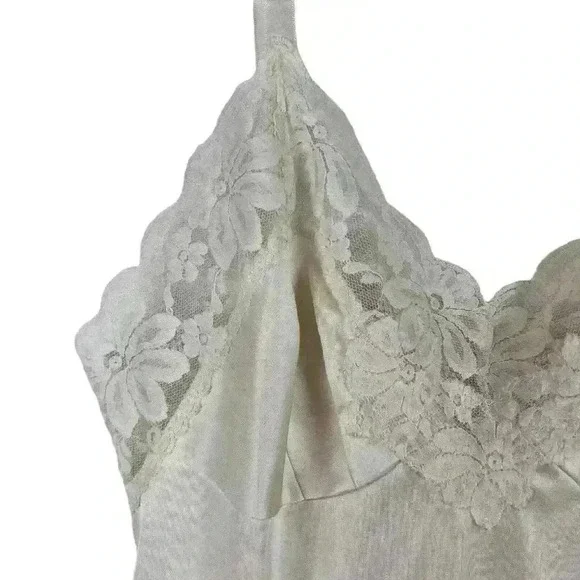 Lovely LACE Vintage LORRAINE Full SLIP Silky Nylon Floral Lace Size 34 Tall - Picture 4 of 10